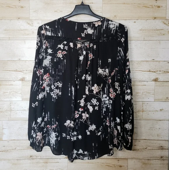 WHBM Blouse - Picture 2 of 15